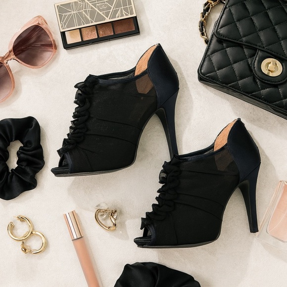 Nine west peep toe semi sheer frill/ ruffle heels ❤️ - Picture 1 of 7